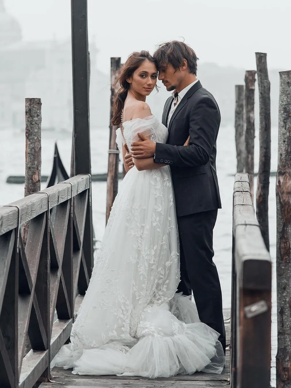 Delicate Appliques Tulle Modified Sweetheart Neckline Wedding Dresses WD538
