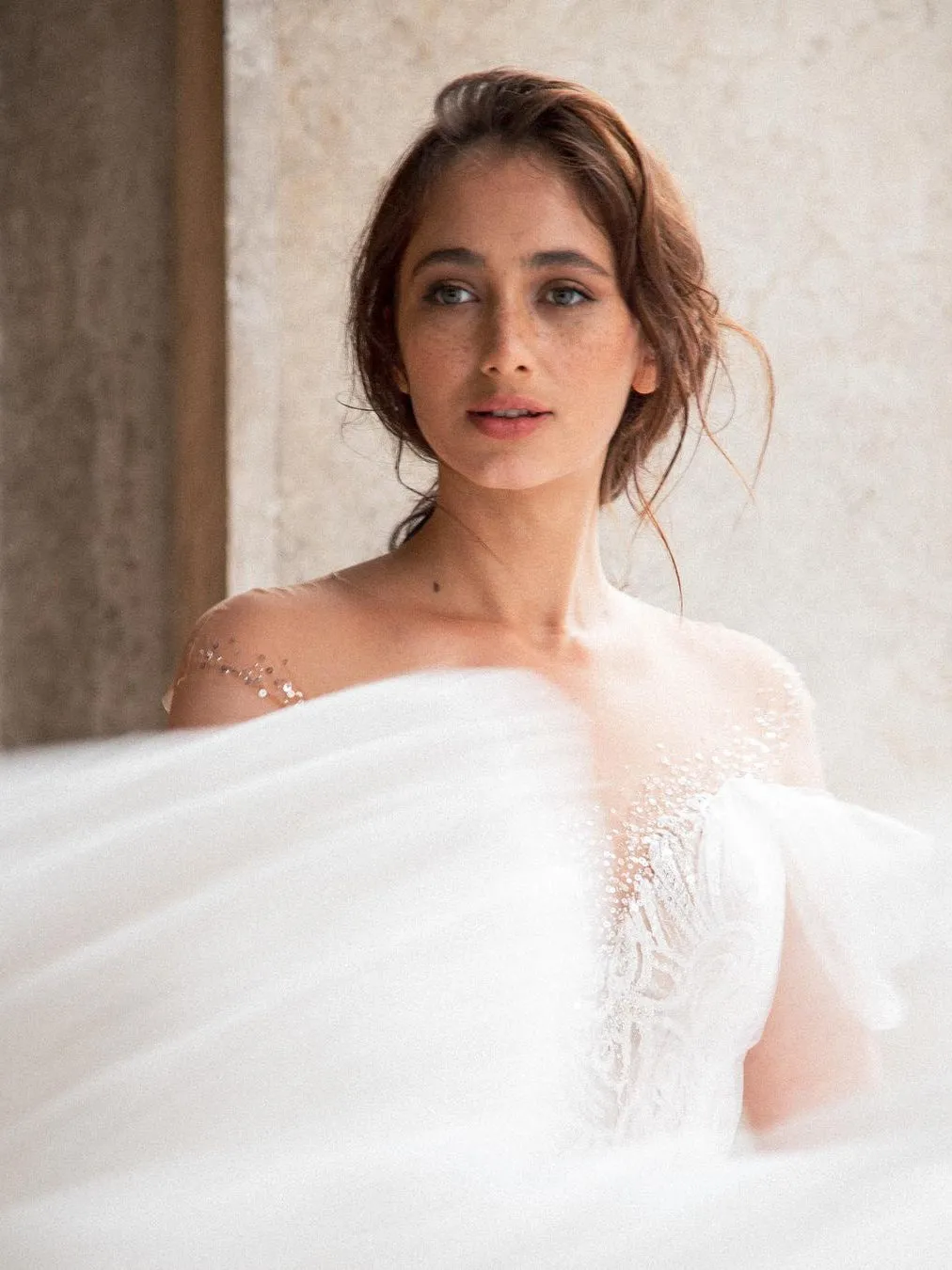 Delicate Appliques Tulle Modified Sweetheart Neckline Wedding Dresses WD538